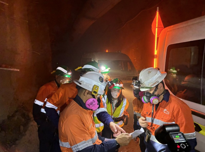 Оюутолгойн гүний уурхайн бүтээн байгуулалтын ажлын явцтай танилцаж байна